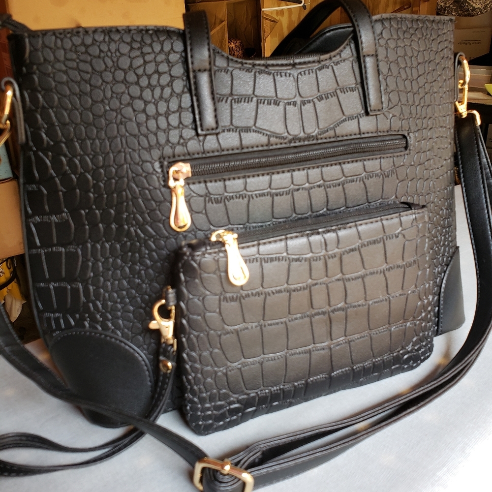 Tote with wristlet